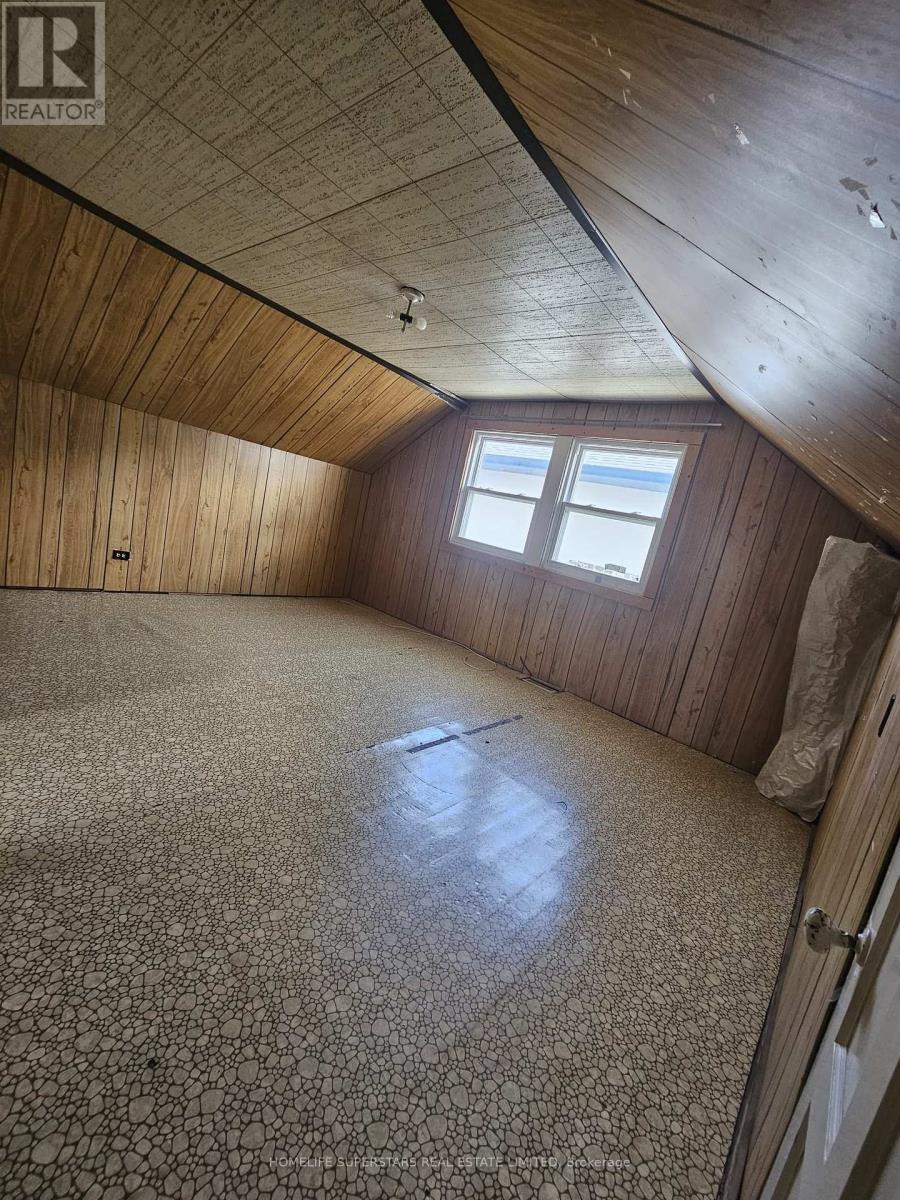 3130 Merritt Avenue, Mississauga, Ontario  L4T 1P3 - Photo 12 - W12182091
