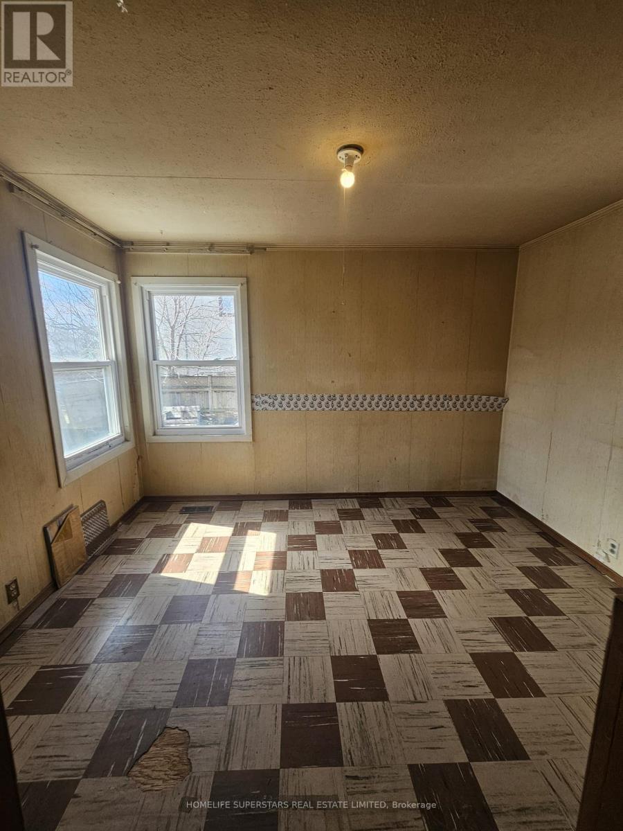 3130 Merritt Avenue, Mississauga, Ontario  L4T 1P3 - Photo 10 - W12182091