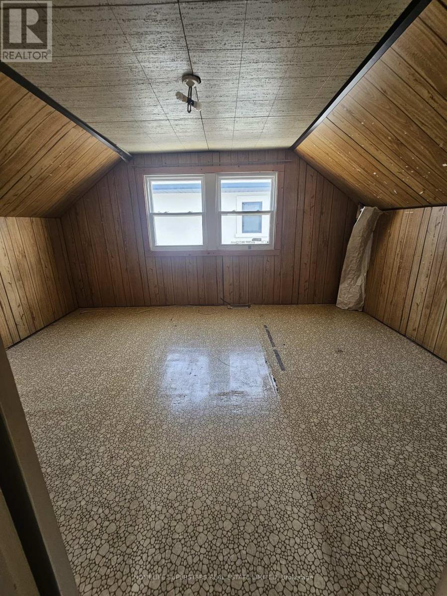 3130 Merritt Avenue, Mississauga, Ontario  L4T 1P3 - Photo 14 - W12182091