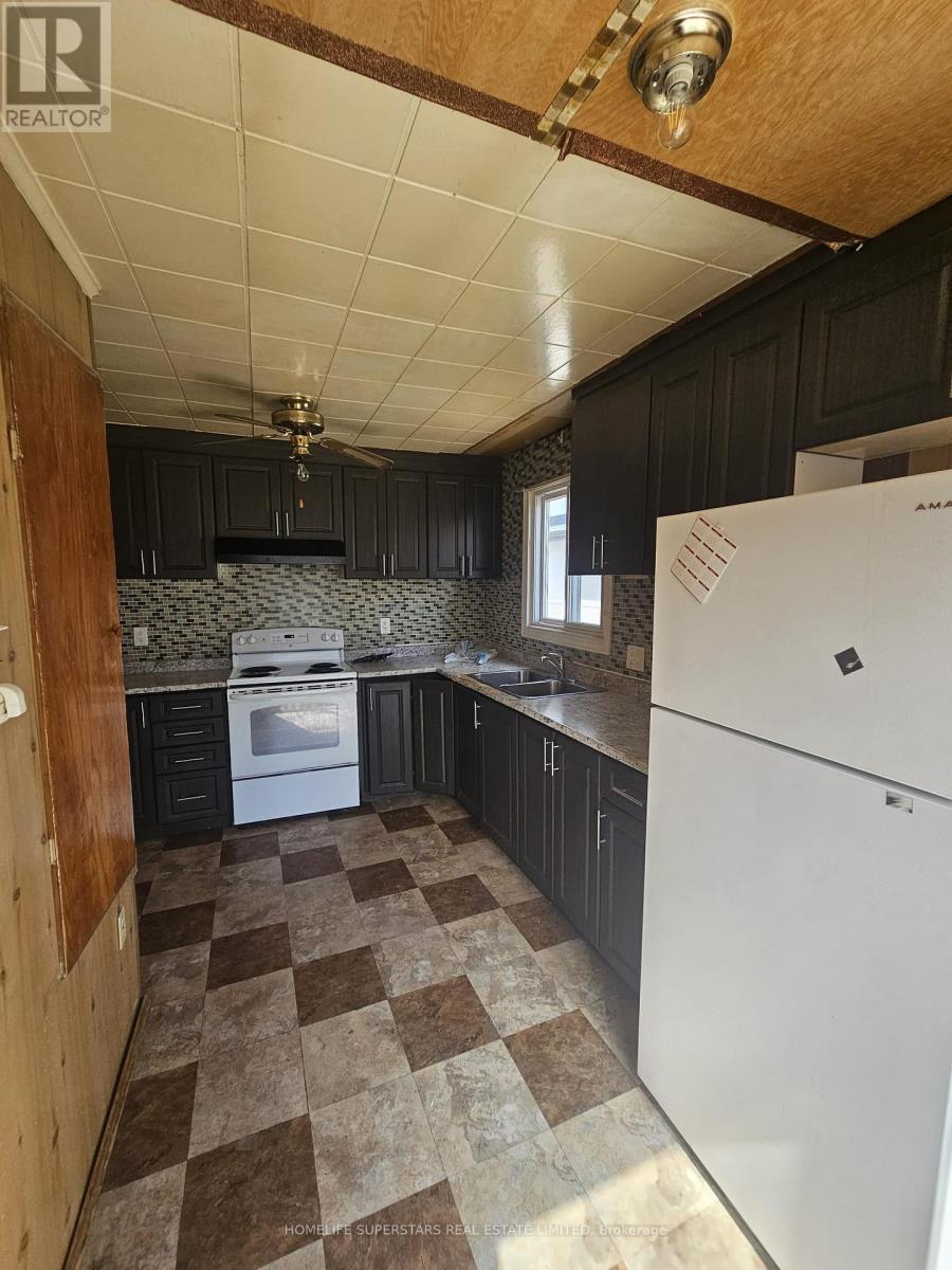 3130 Merritt Avenue, Mississauga, Ontario  L4T 1P3 - Photo 4 - W12182091