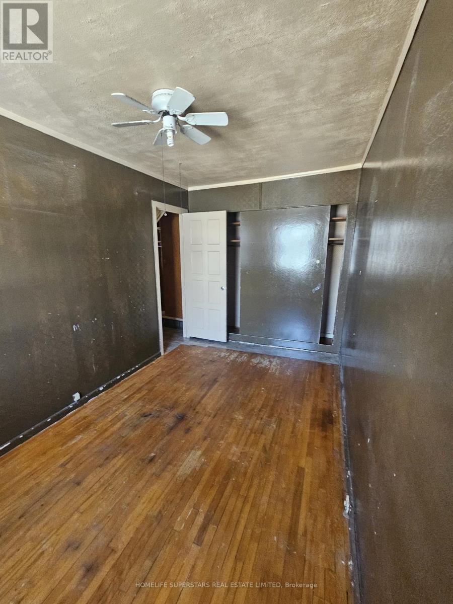3130 Merritt Avenue, Mississauga, Ontario  L4T 1P3 - Photo 6 - W12182091