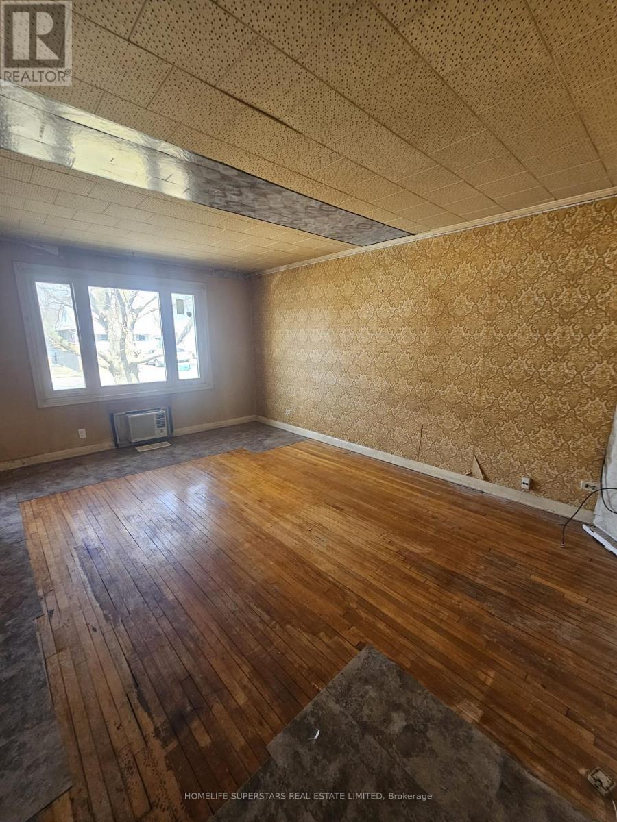 3130 Merritt Avenue, Mississauga, Ontario  L4T 1P3 - Photo 13 - W12182091