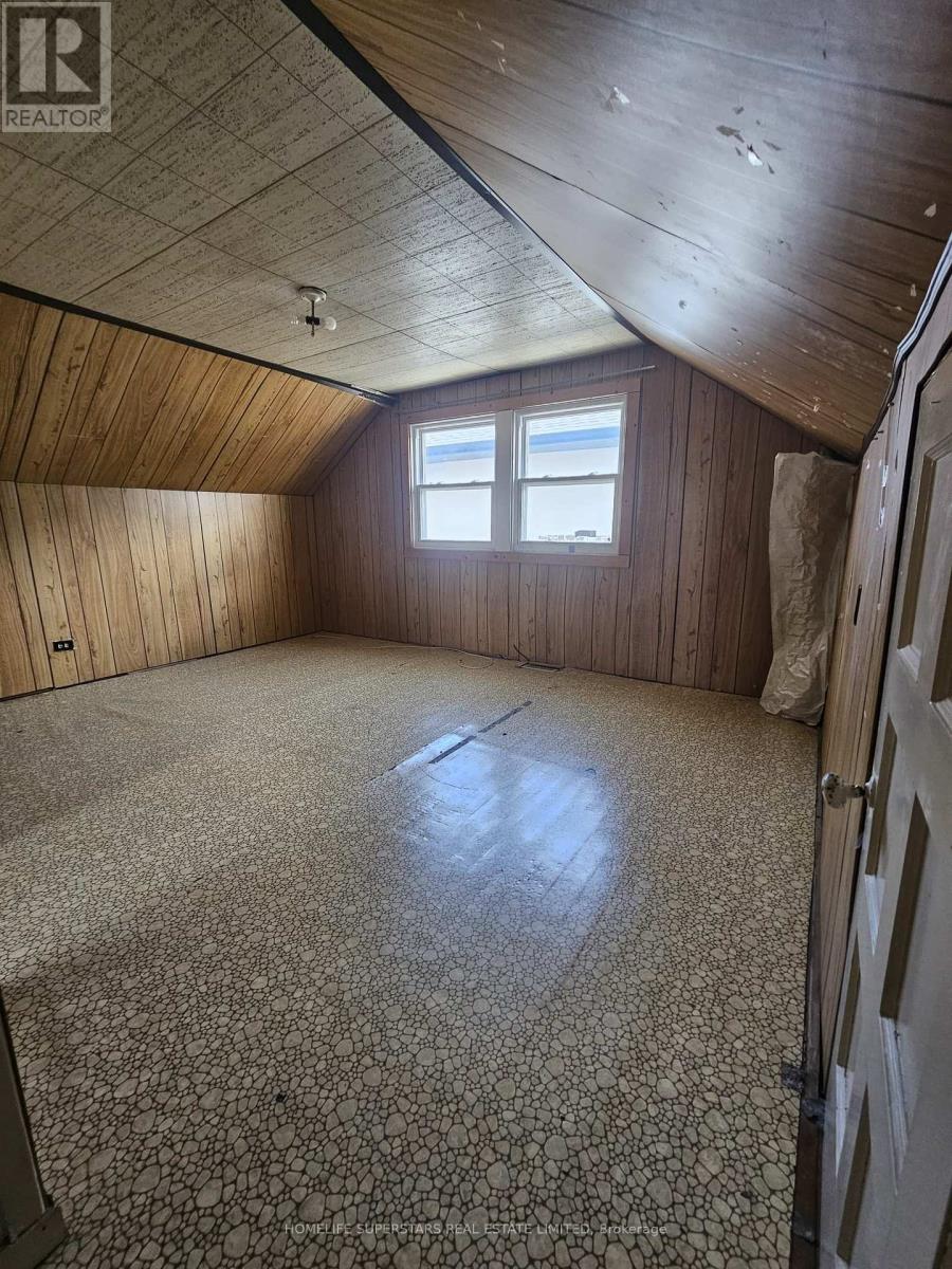 3130 Merritt Avenue, Mississauga, Ontario  L4T 1P3 - Photo 15 - W12182091