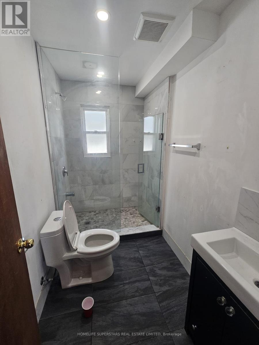 3130 Merritt Avenue, Mississauga, Ontario  L4T 1P3 - Photo 9 - W12182091