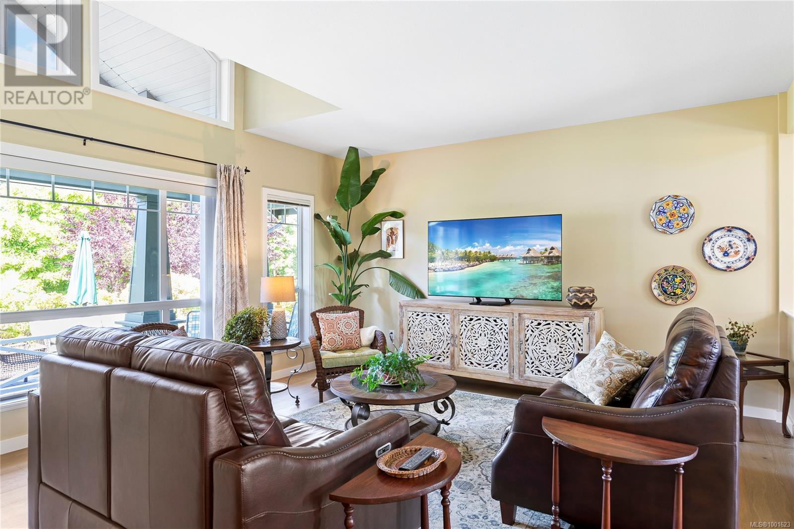 Property at 604 LaCouvee Way image 2