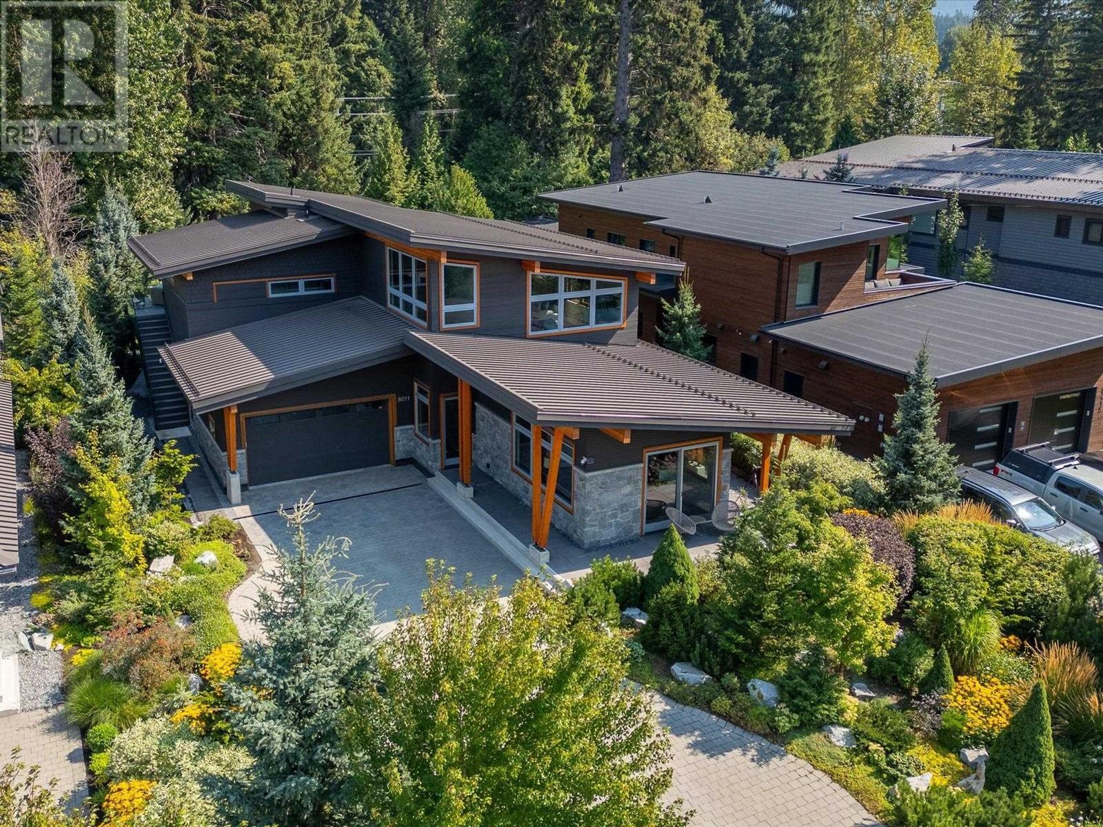 8011 Cypress Place, Whistler, British Columbia  V8E 1J9 - Photo 2 - R2989643