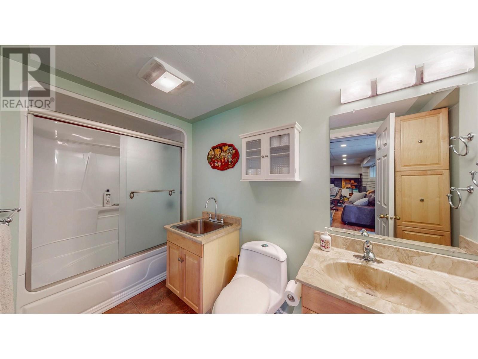 5896 FAIRVIEW Place, Oliver, BC V0H1T1
