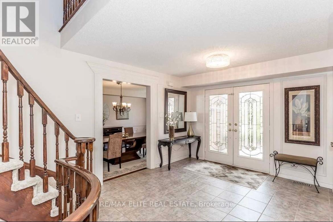 19 Northview Crescent, Barrie, Ontario  L4N 9T4 - Photo 4 - S12182173