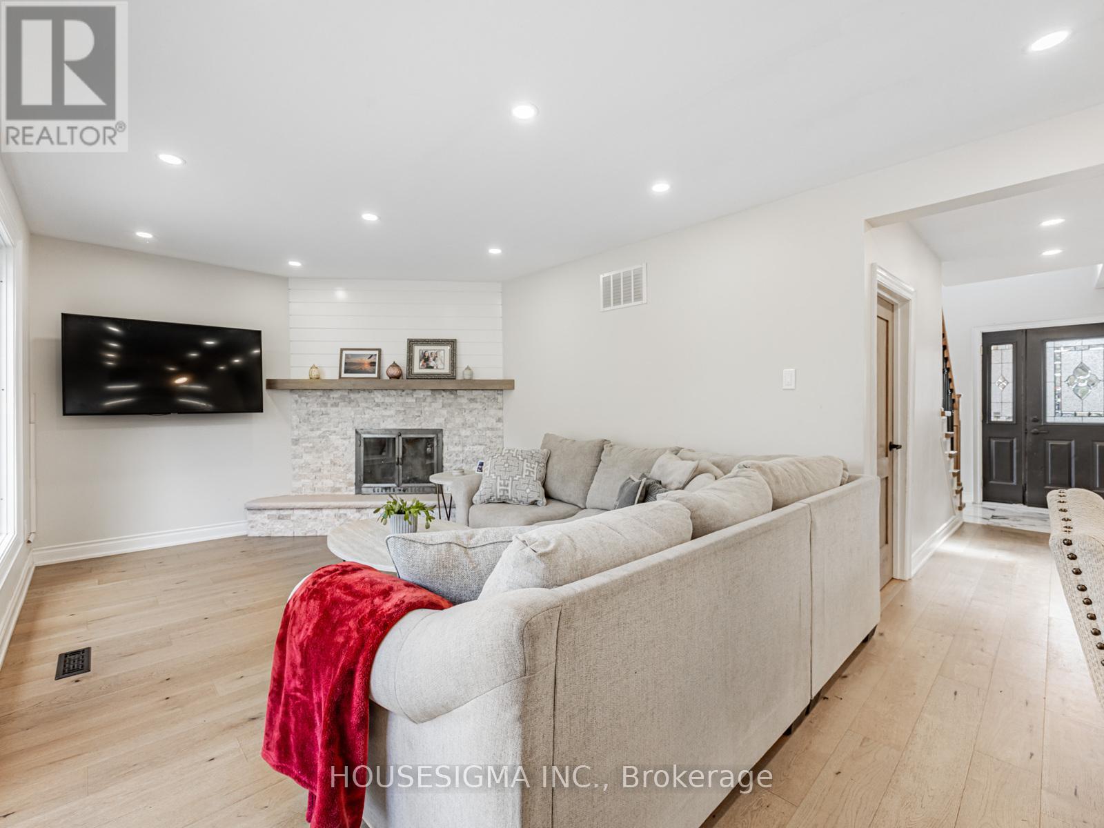 10 Whitney Court, Whitby, Ontario  L1P 1C6 - Photo 7 - E12182372