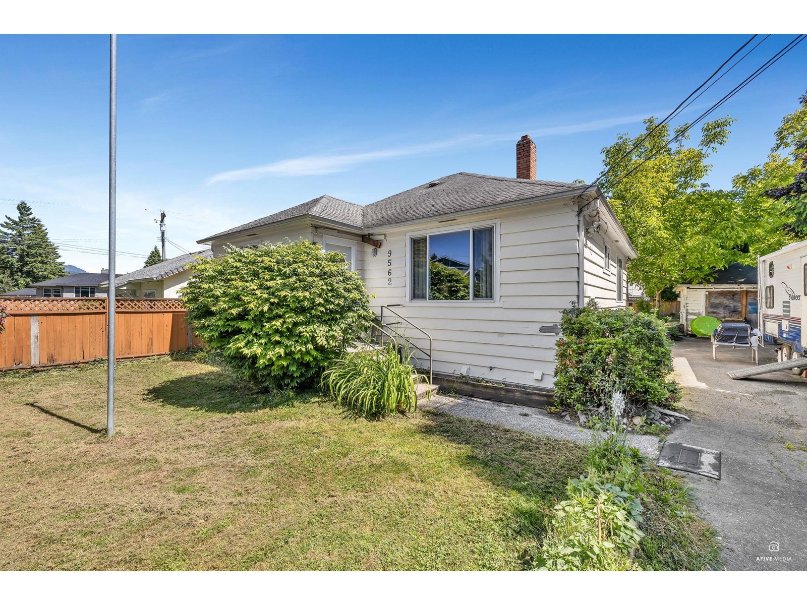 Property at 9562 VICTOR STREET image 3