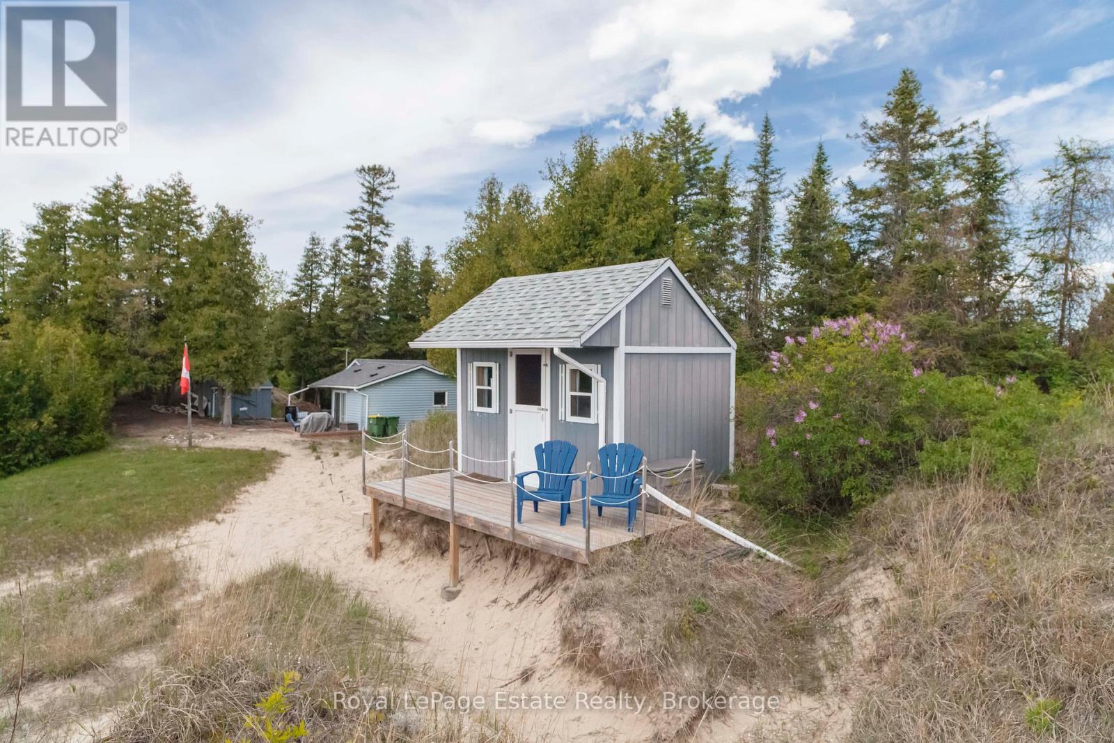 37 Sog Je Wa Sa Drive, Native Leased Lands, Ontario N0H 2G0 - Photo 2 - X12182491