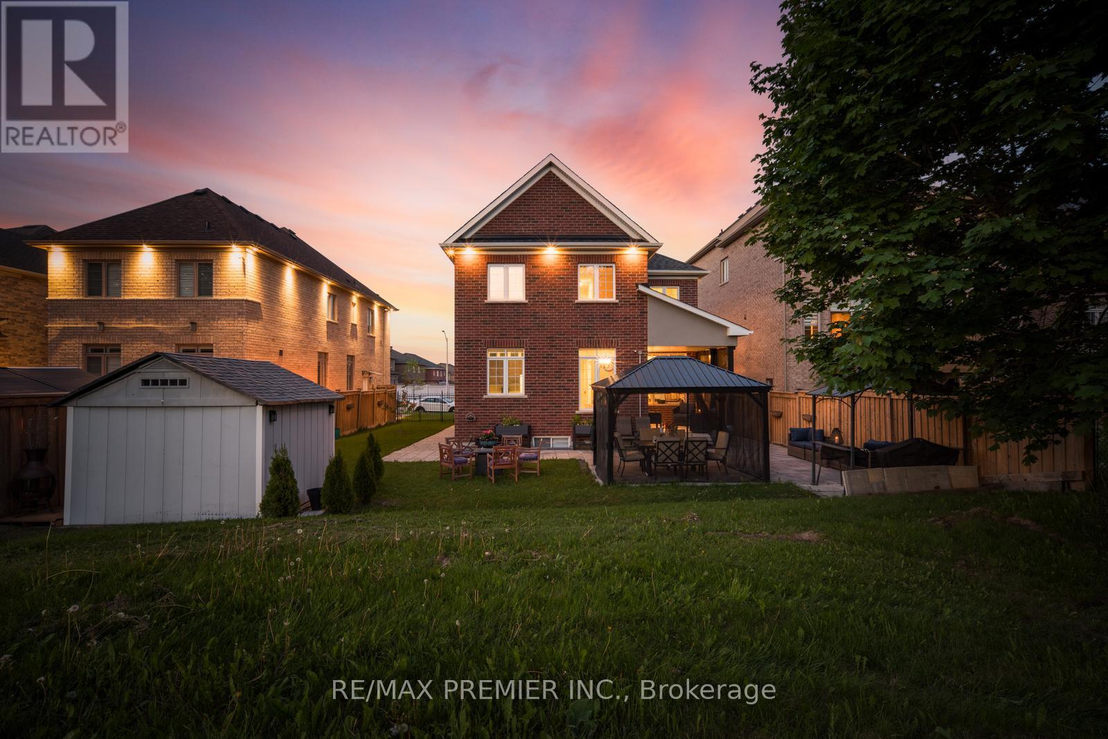 68 Inverness Way, Bradford West Gwillimbury, Ontario  L3Z 0W5 - Photo 3 - N12182299