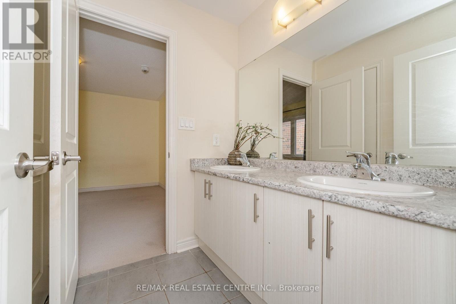 175 Barrow Avenue, Bradford West Gwillimbury, Ontario  L3Z 2A6 - Photo 35 - N12182332