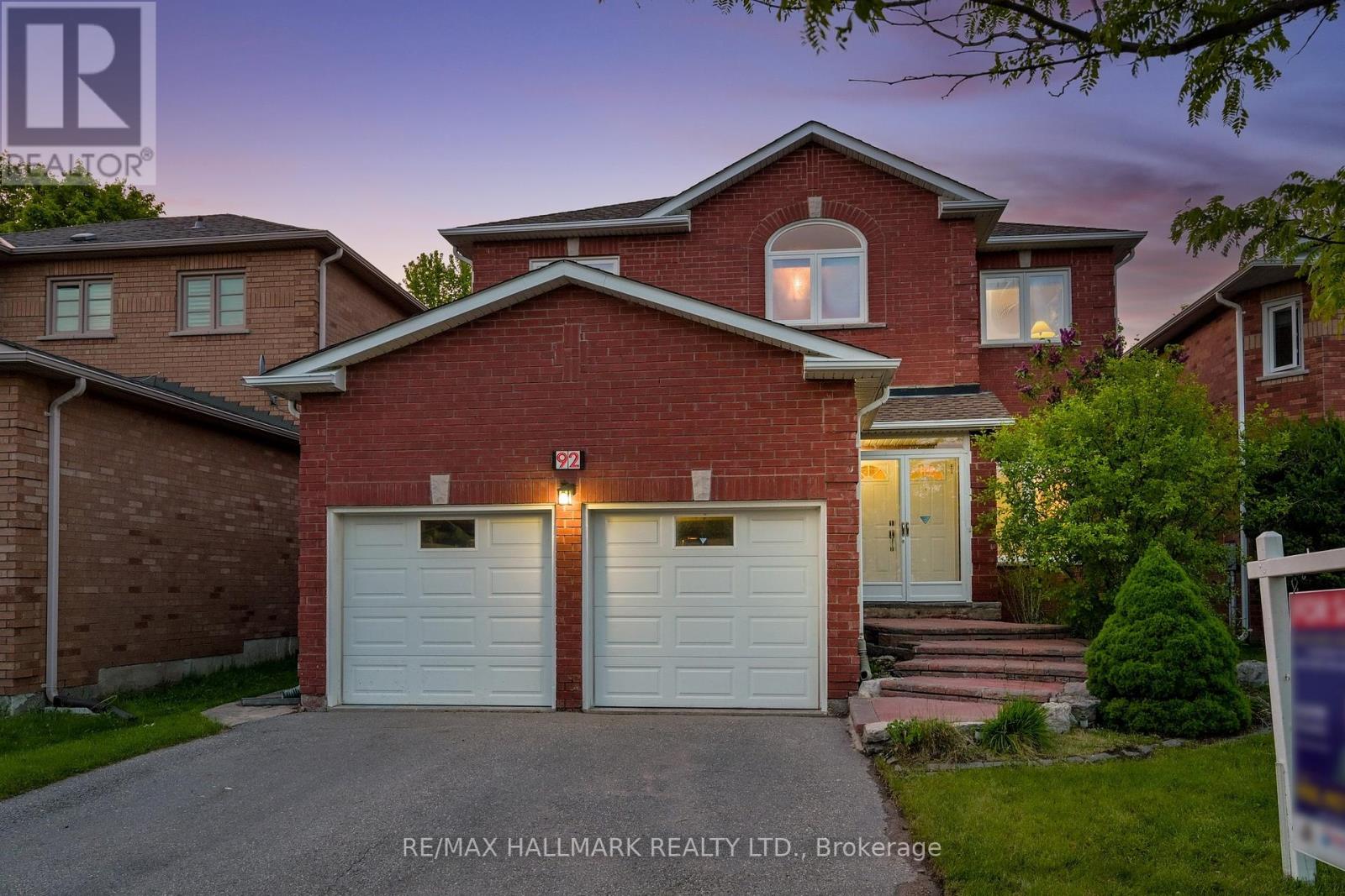 92 Canyon Hill Avenue, Richmond Hill, Ontario  L4C 0K5 - Photo 1 - N12182356