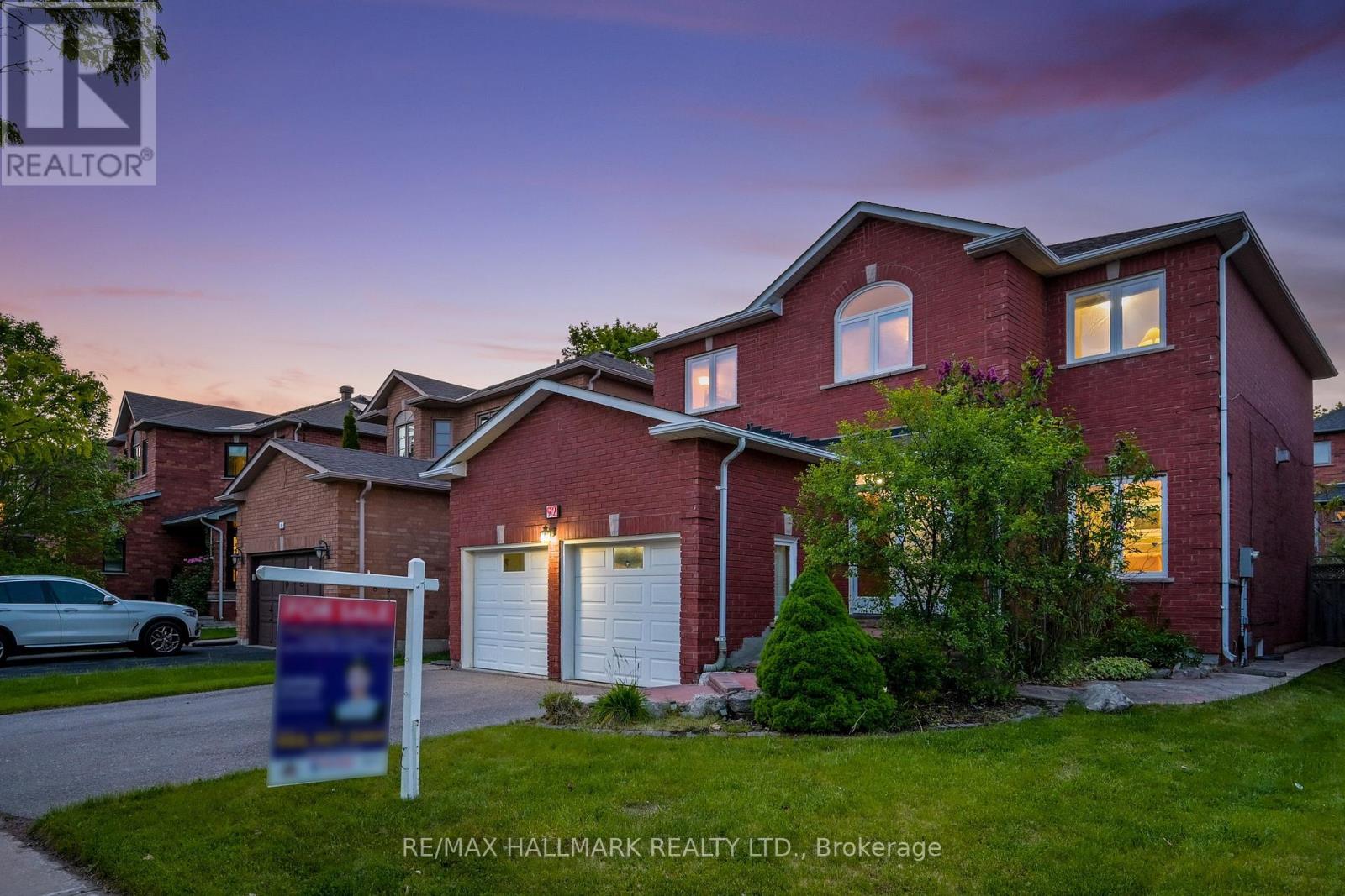 92 Canyon Hill Avenue, Richmond Hill, Ontario  L4C 0K5 - Photo 2 - N12182356