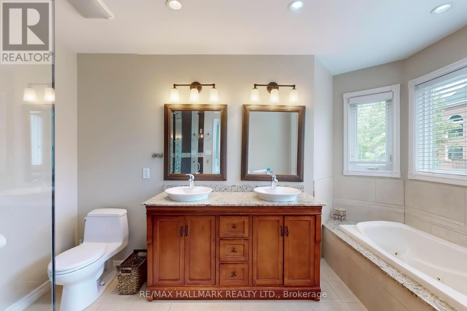 92 Canyon Hill Avenue, Richmond Hill, Ontario  L4C 0K5 - Photo 26 - N12182356