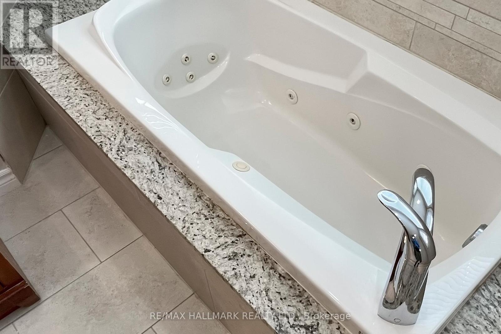 92 Canyon Hill Avenue, Richmond Hill, Ontario  L4C 0K5 - Photo 28 - N12182356