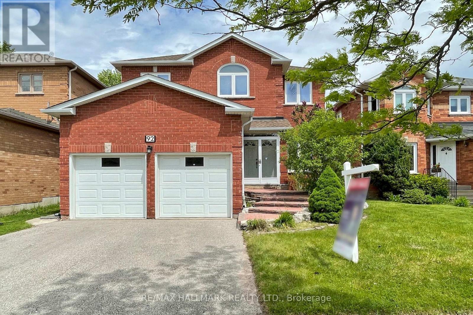 92 Canyon Hill Avenue, Richmond Hill, Ontario  L4C 0K5 - Photo 3 - N12182356