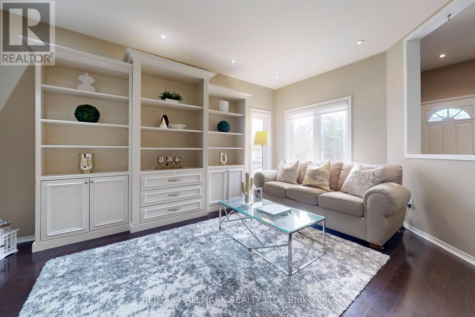92 Canyon Hill Avenue, Richmond Hill, Ontario  L4C 0K5 - Photo 6 - N12182356