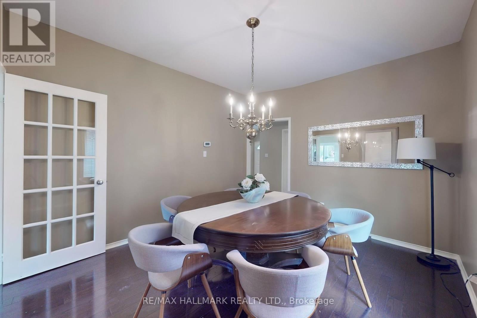 92 Canyon Hill Avenue, Richmond Hill, Ontario  L4C 0K5 - Photo 9 - N12182356