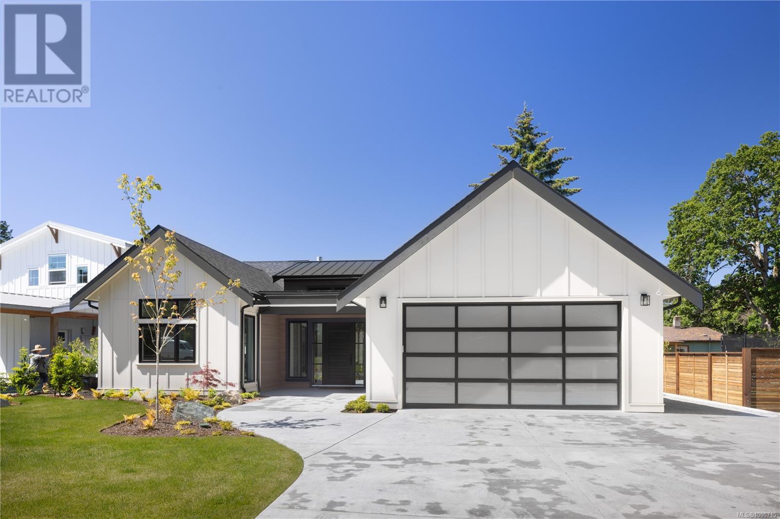 10210 Tsaykum Rd, North Saanich, British Columbia