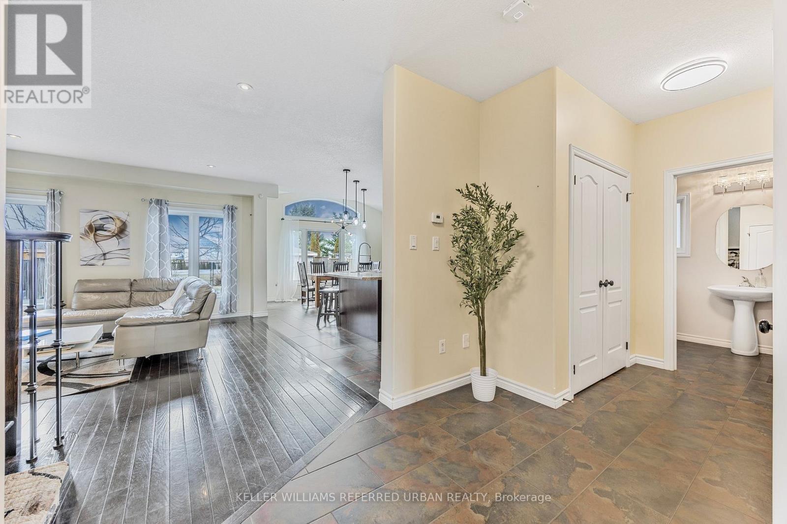 68 Mike Hart Drive, Essa, Ontario  L0M 1B5 - Photo 6 - N12182437