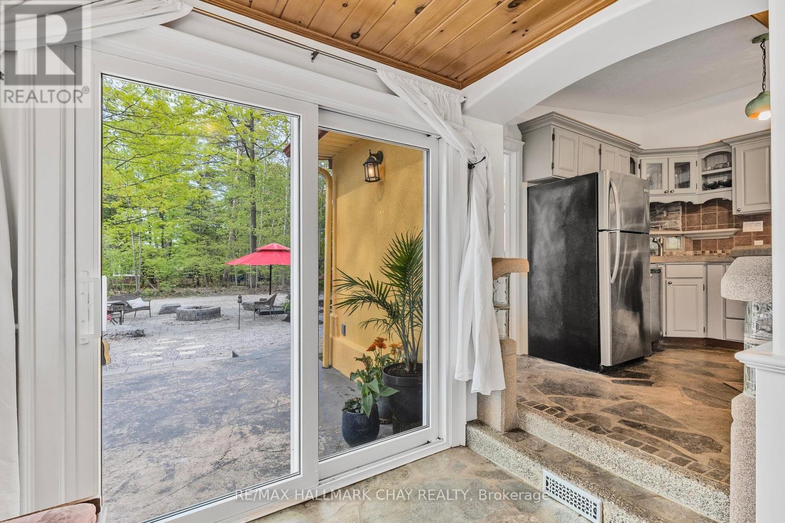 23 Pops Lane, Wasaga Beach, Ontario  L9Z 2X7 - Photo 5 - S12182395