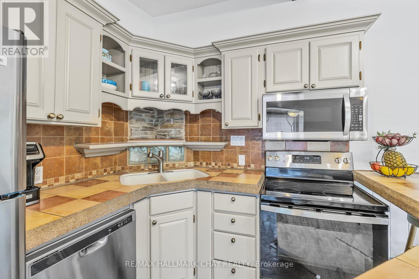 23 Pops Lane, Wasaga Beach, Ontario  L9Z 2X7 - Photo 8 - S12182395