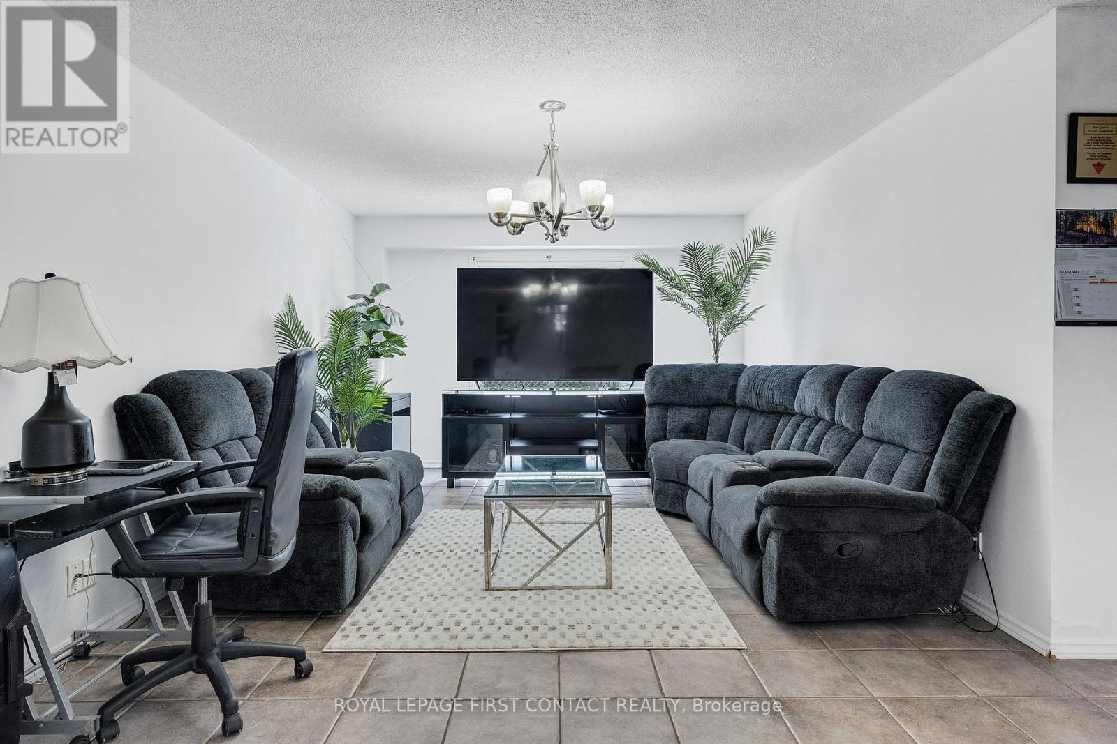 55 Rosenfeld Drive, Barrie, Ontario  L4M 5X5 - Photo 11 - S12182433