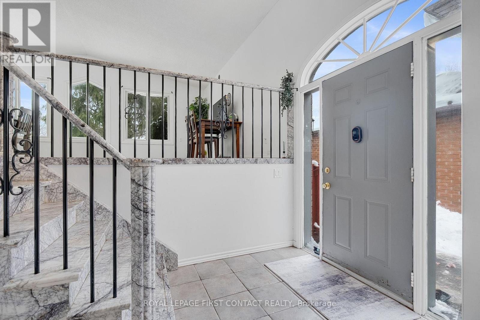 55 Rosenfeld Drive, Barrie, Ontario  L4M 5X5 - Photo 4 - S12182433