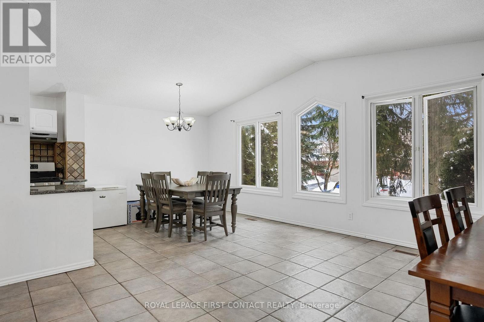 55 Rosenfeld Drive, Barrie, Ontario  L4M 5X5 - Photo 6 - S12182433
