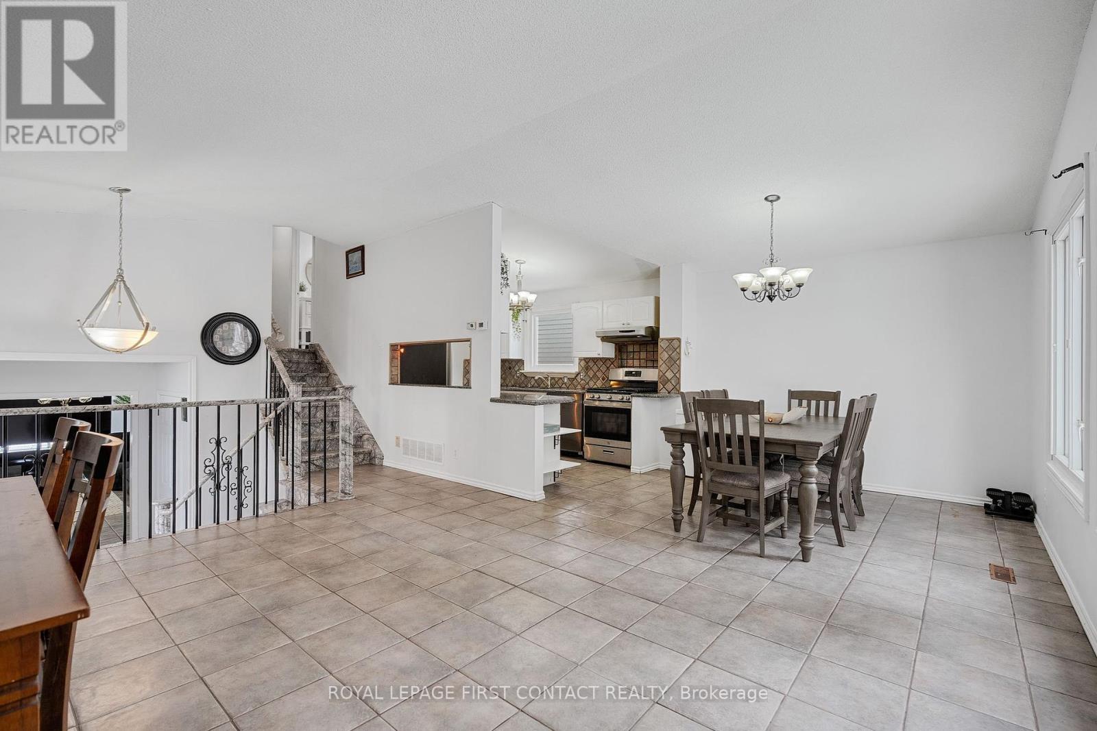 55 Rosenfeld Drive, Barrie, Ontario  L4M 5X5 - Photo 7 - S12182433
