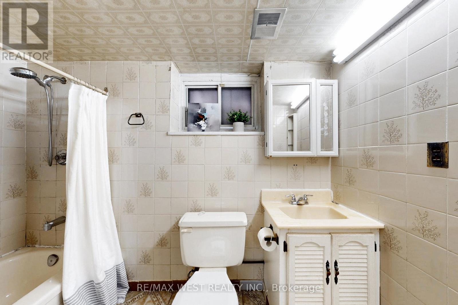 613 Lansdowne Avenue, Toronto, Ontario  M6H 3Y2 - Photo 31 - C12182481