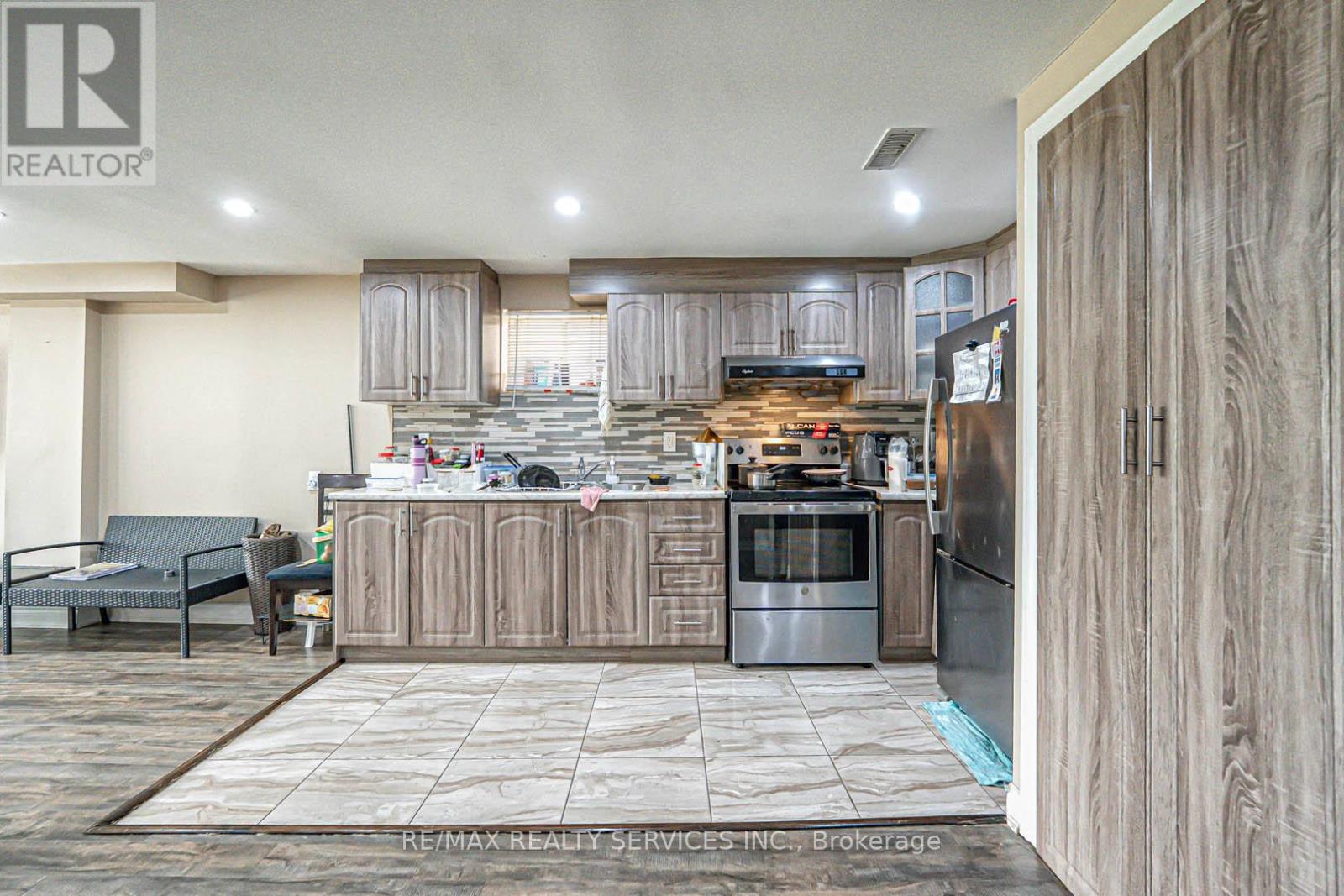 68 Antibes Drive, Brampton, Ontario  L6X 5H5 - Photo 30 - W12182289