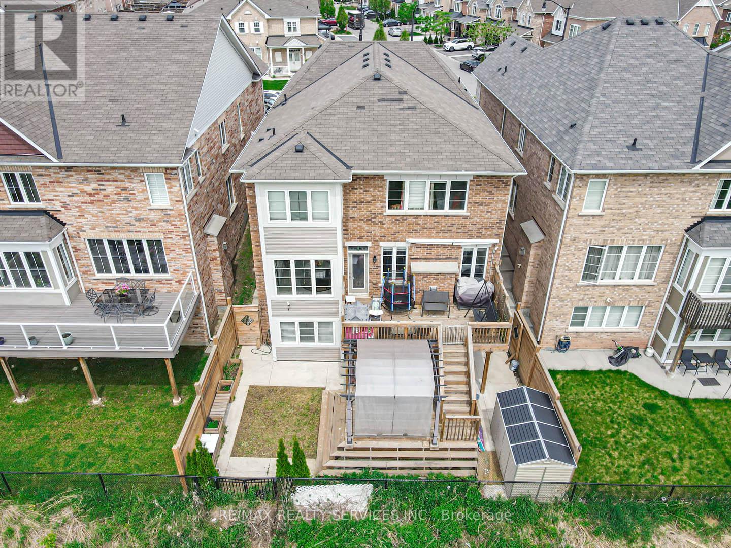 68 Antibes Drive, Brampton, Ontario  L6X 5H5 - Photo 5 - W12182289