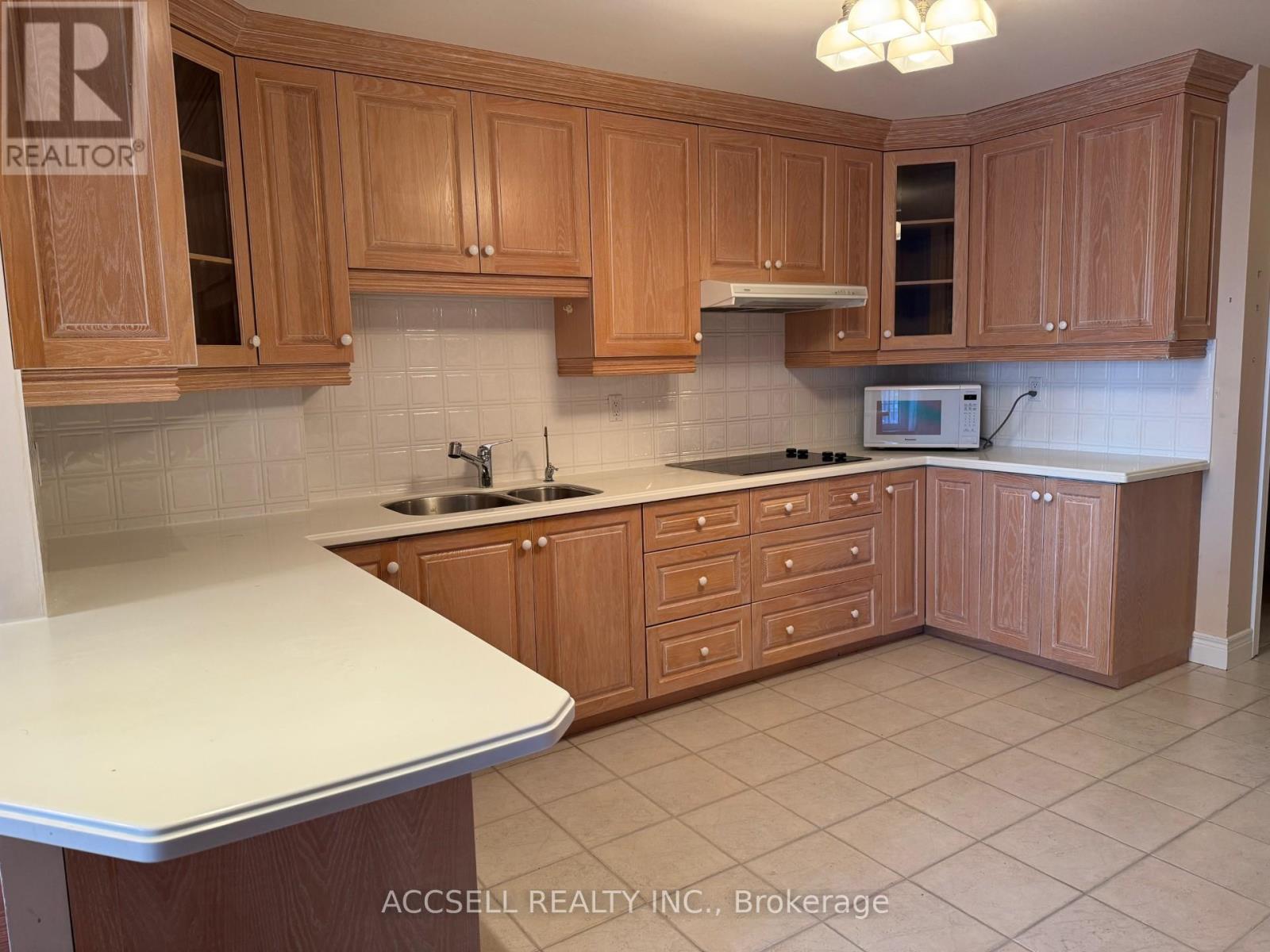 304 - 30 Anglesey Boulevard, Toronto, Ontario  M9A 3B5 - Photo 5 - W12182319