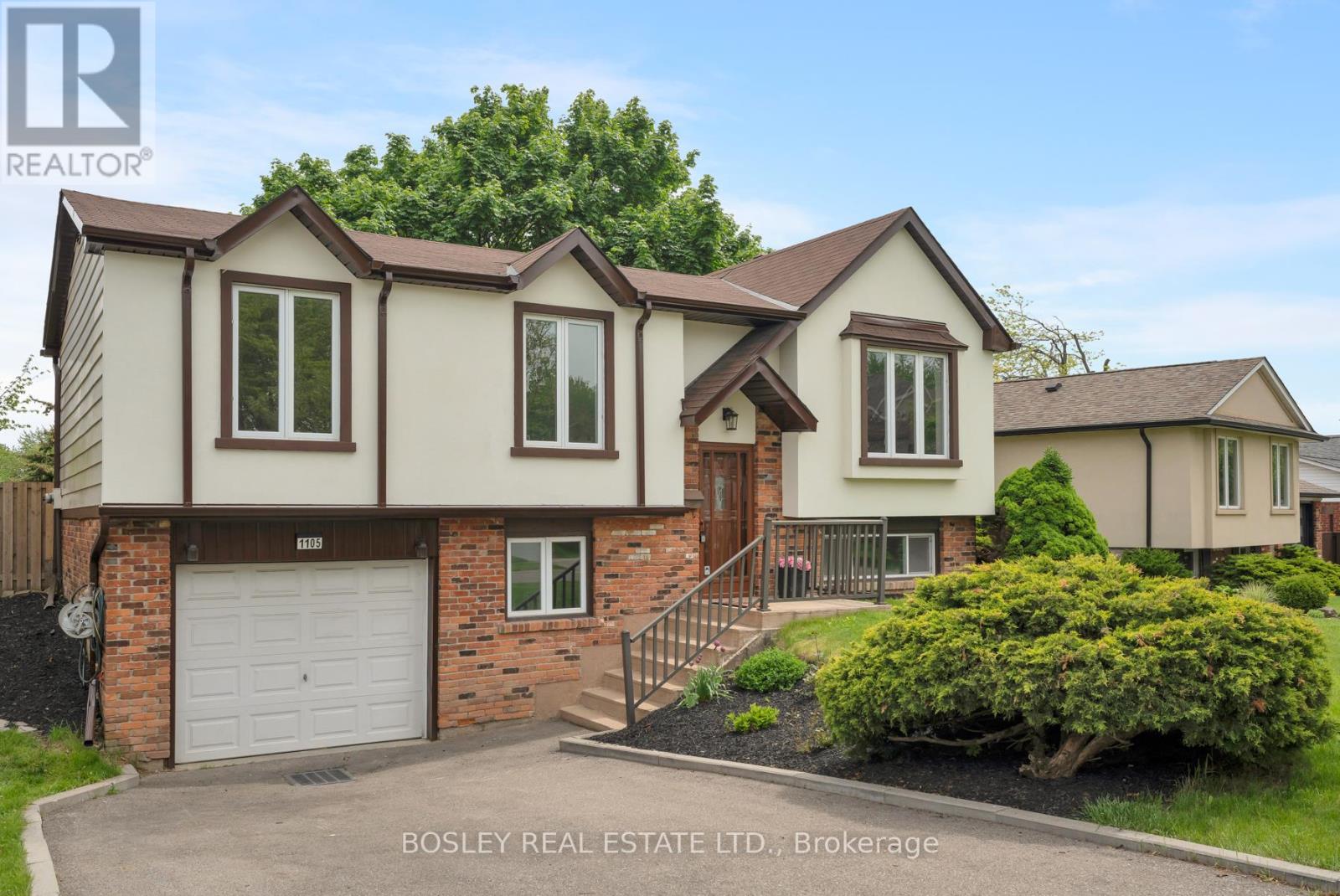1105 Mississauga Valley Boulevard, Mississauga, Ontario  L5A 2A1 - Photo 1 - W12182324