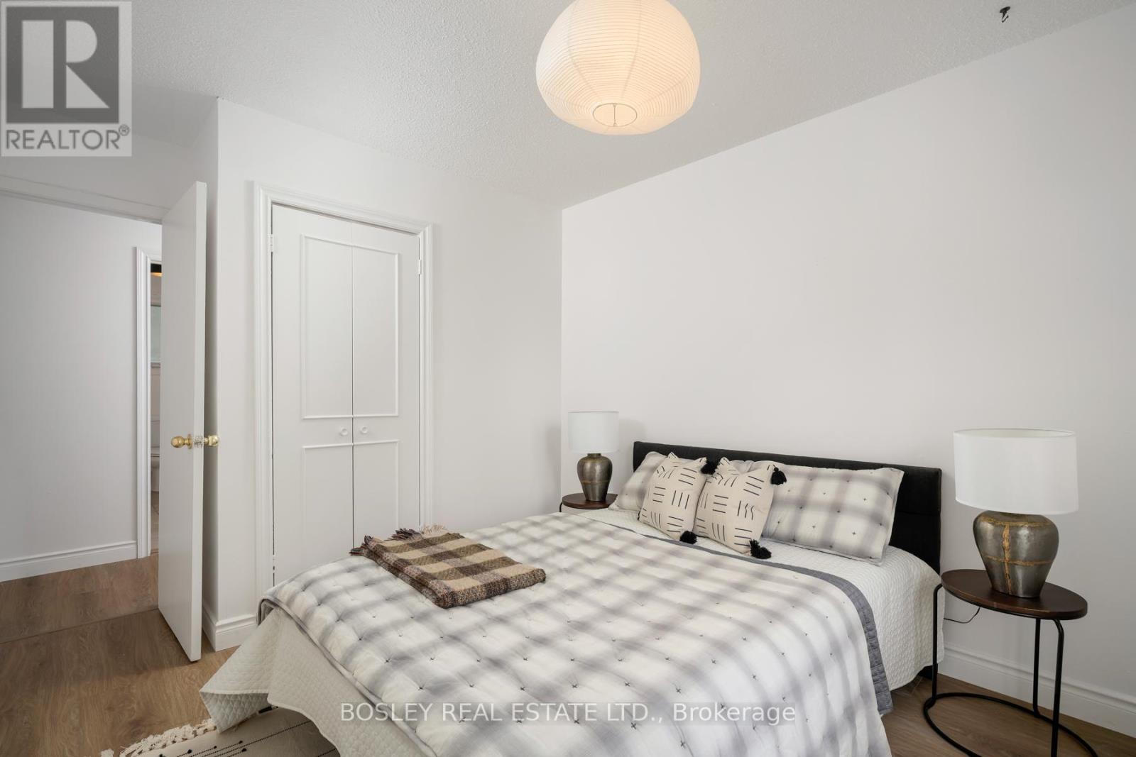 1105 Mississauga Valley Boulevard, Mississauga (Mississauga Valleys), Ontario  L5A 2A1 - Photo 16 - W12182324