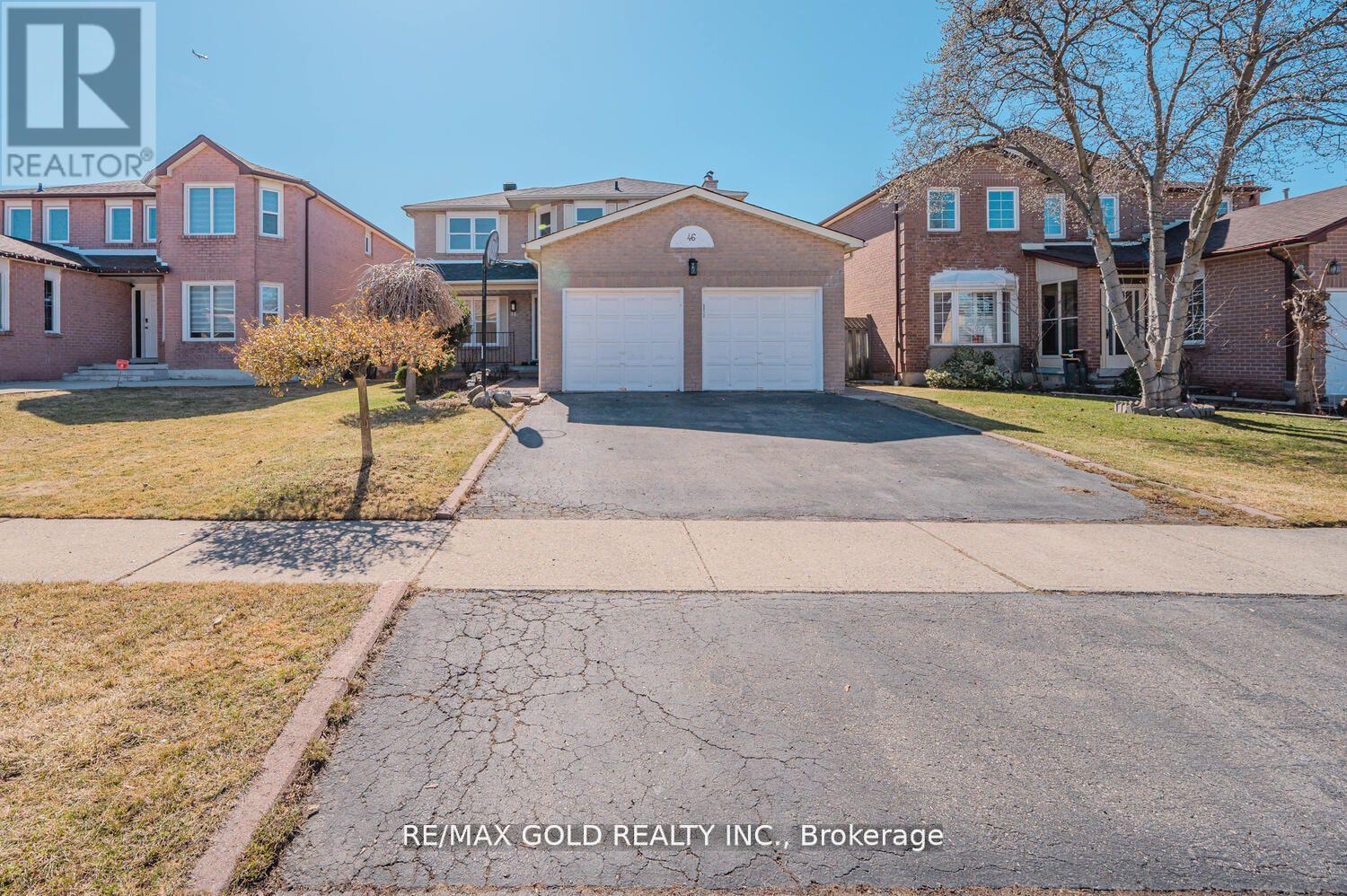 46 Plover Place, Brampton, Ontario  L6W 4C4 - Photo 2 - W12182334