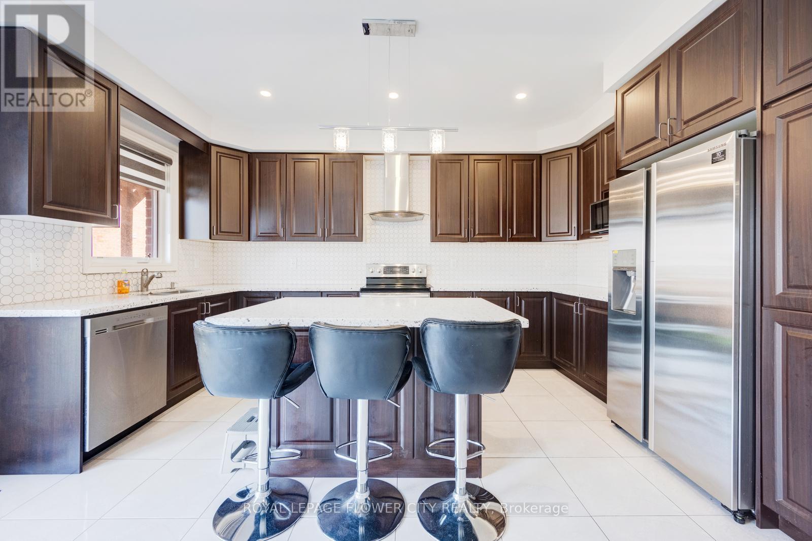 6 Penlea Gate, Brampton, Ontario  L6P 4M7 - Photo 11 - W12182352
