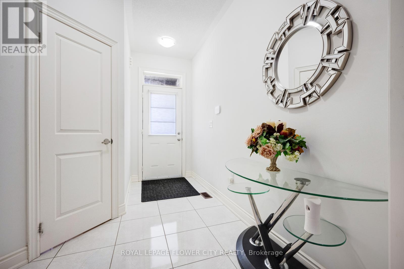 6 Penlea Gate, Brampton, Ontario  L6P 4M7 - Photo 3 - W12182352