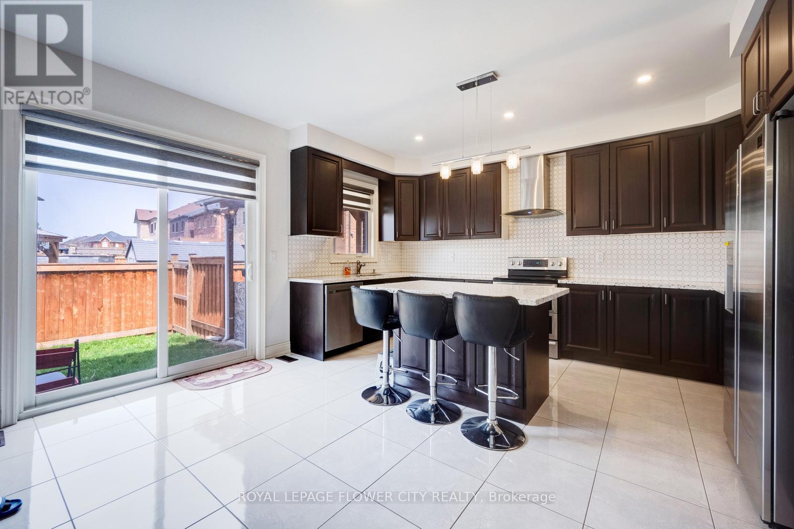 6 Penlea Gate, Brampton, Ontario  L6P 4M7 - Photo 8 - W12182352