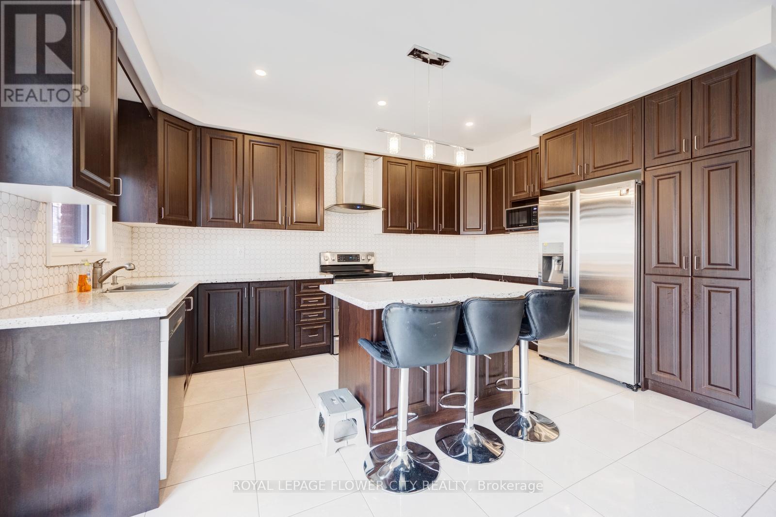 6 Penlea Gate, Brampton, Ontario  L6P 4M7 - Photo 9 - W12182352