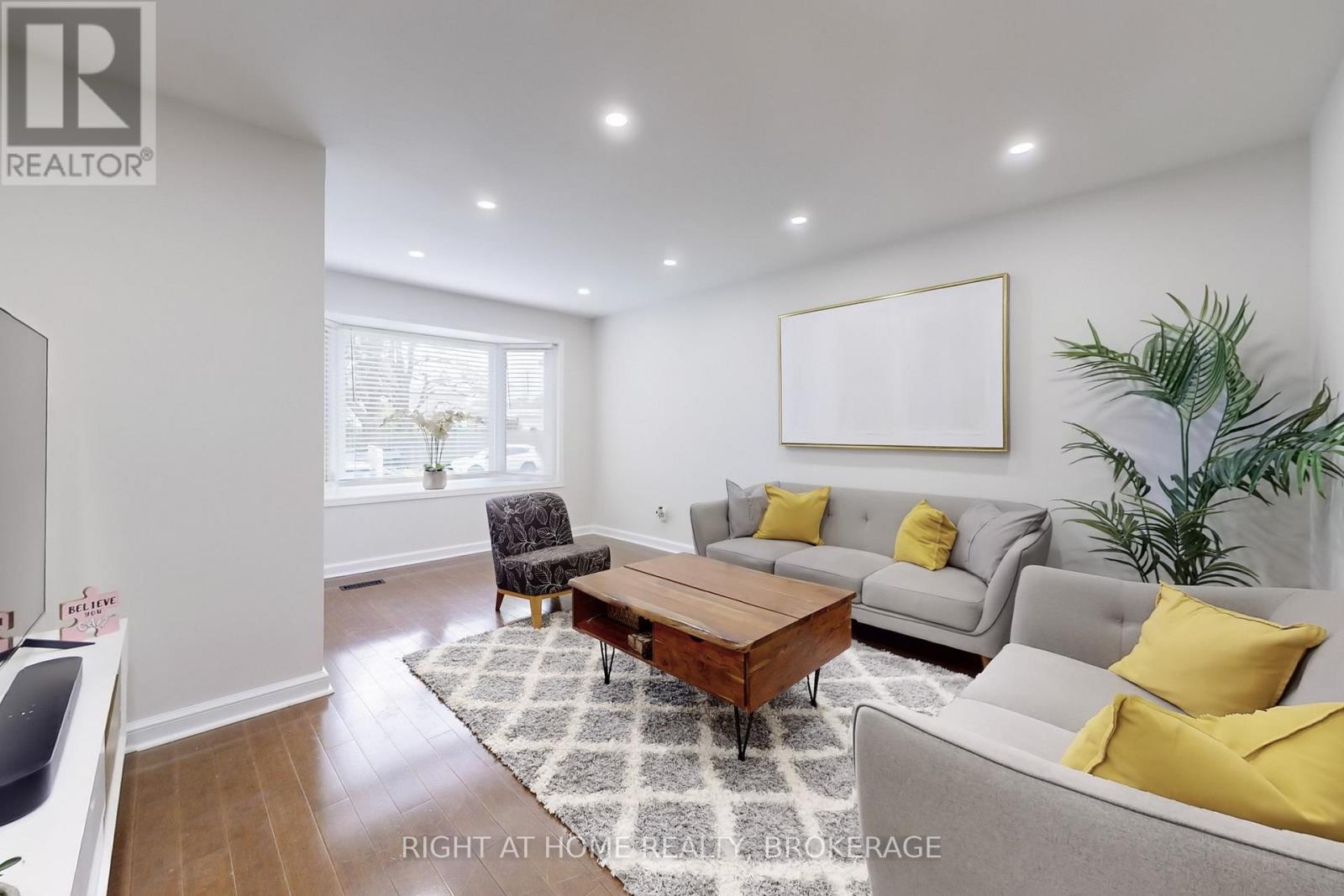 2373 Maryvale Court E, Burlington (Mountainside), Ontario  L7P 2P1 - Photo 3 - W12182394