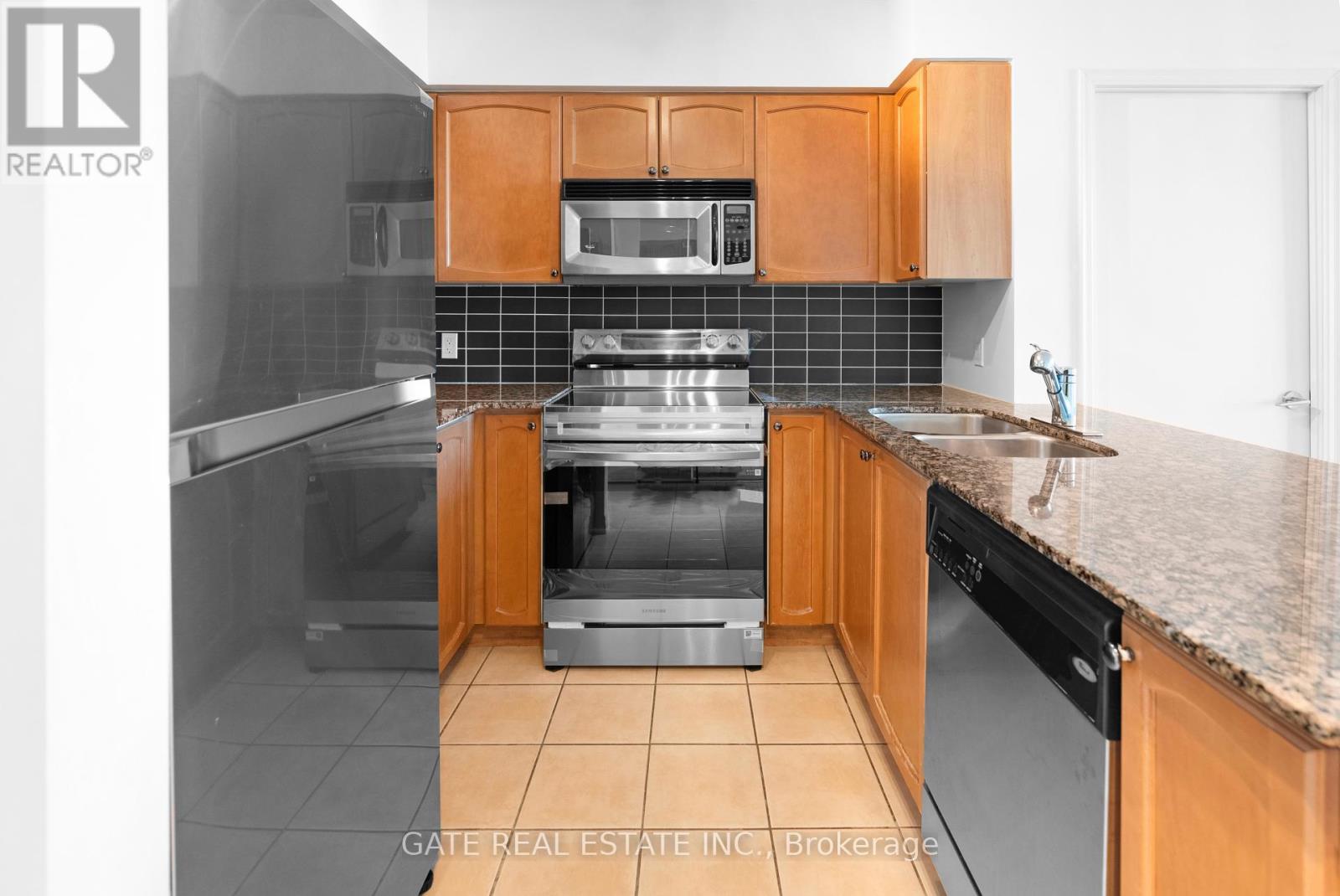 1605 - 38 Fontenay Court, Toronto, Ontario  M9A 5H5 - Photo 7 - W12182465