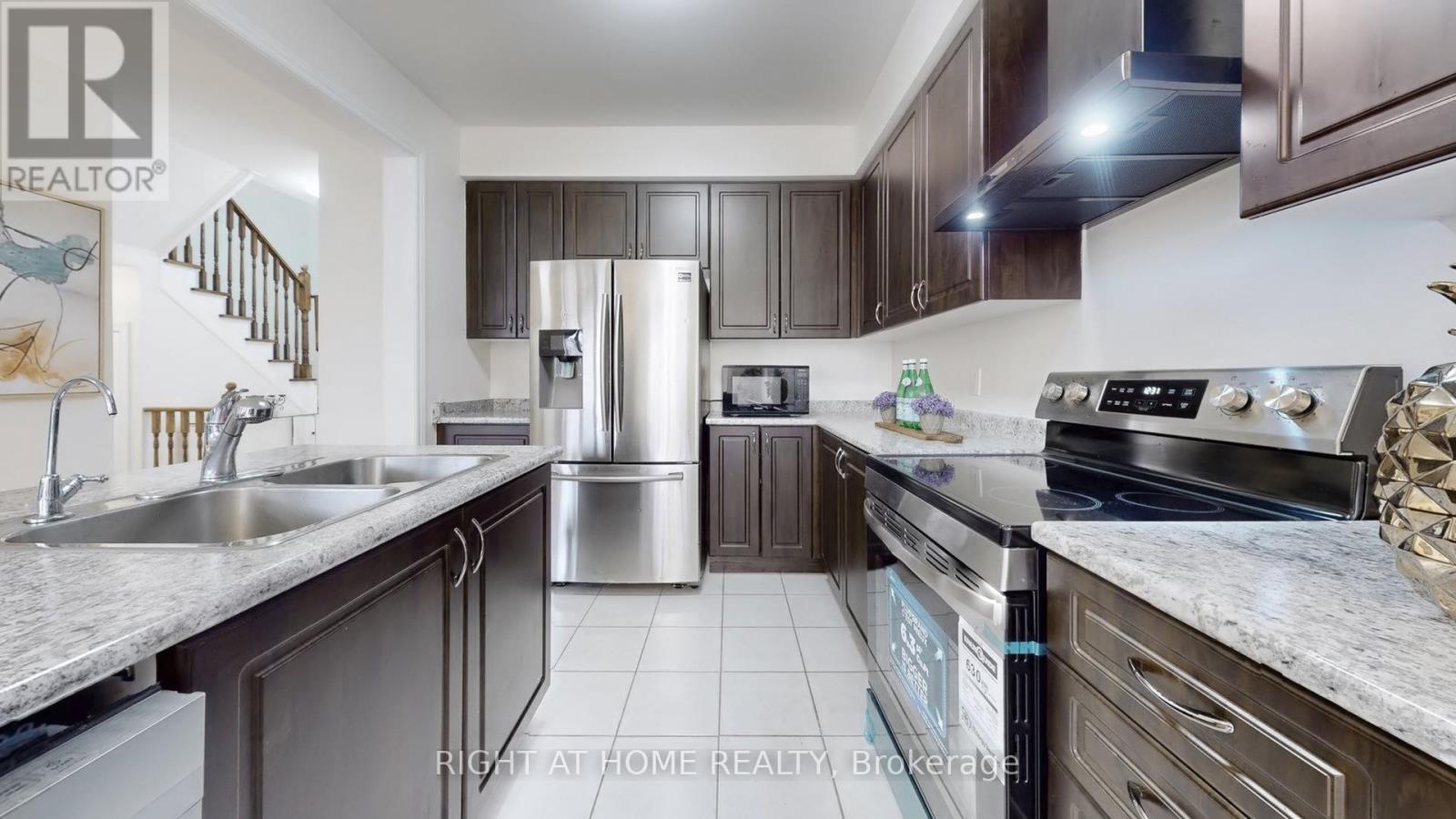 78 Wagner Crescent, Essa, Ontario  L3W 0R6 - Photo 17 - N12182485