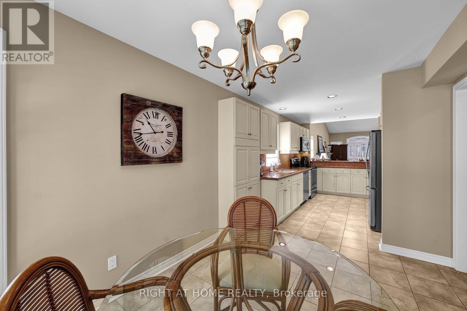 39 Via Amici, New Tecumseth (Alliston), Ontario  L9R 2C2 - Photo 8 - N12182494