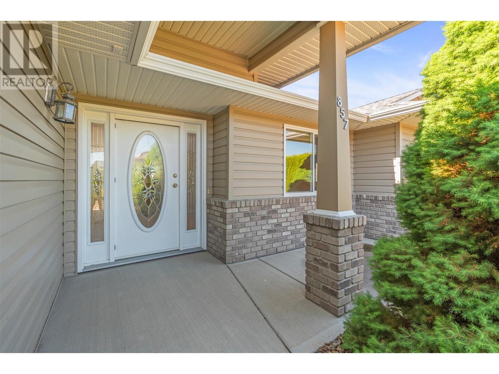 Property at 857 8 Avenue image 4