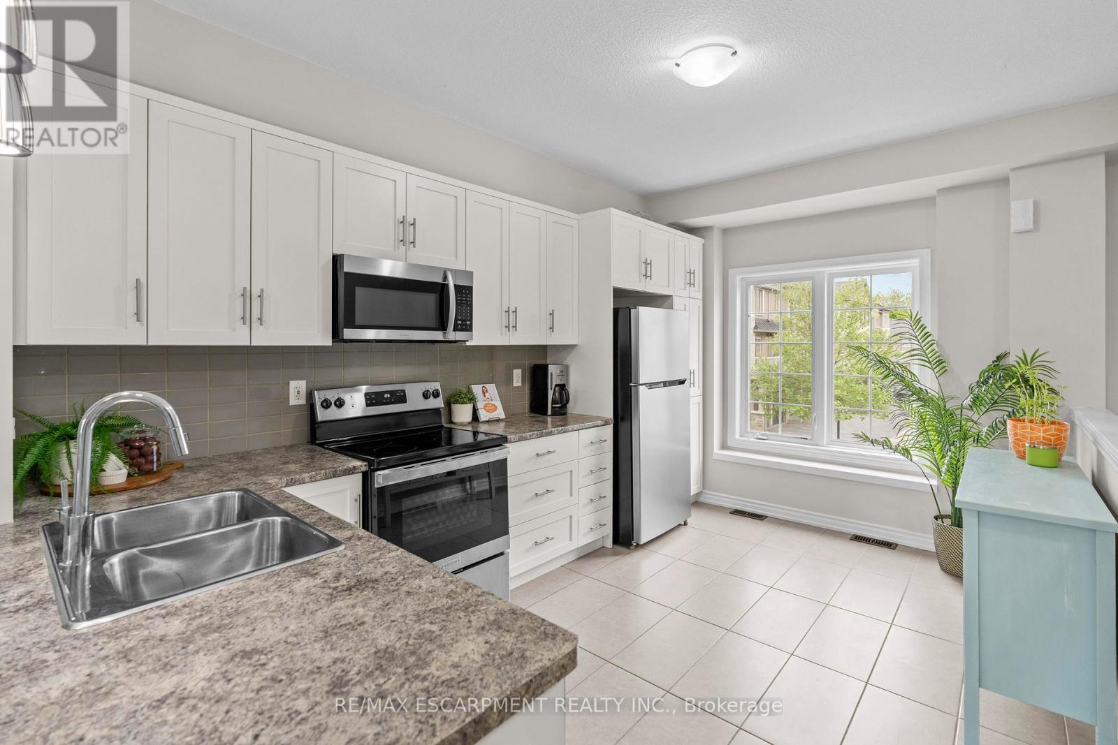 53 - 215 Dundas Street E, Hamilton, Ontario  L8B 0X1 - Photo 4 - X12182308