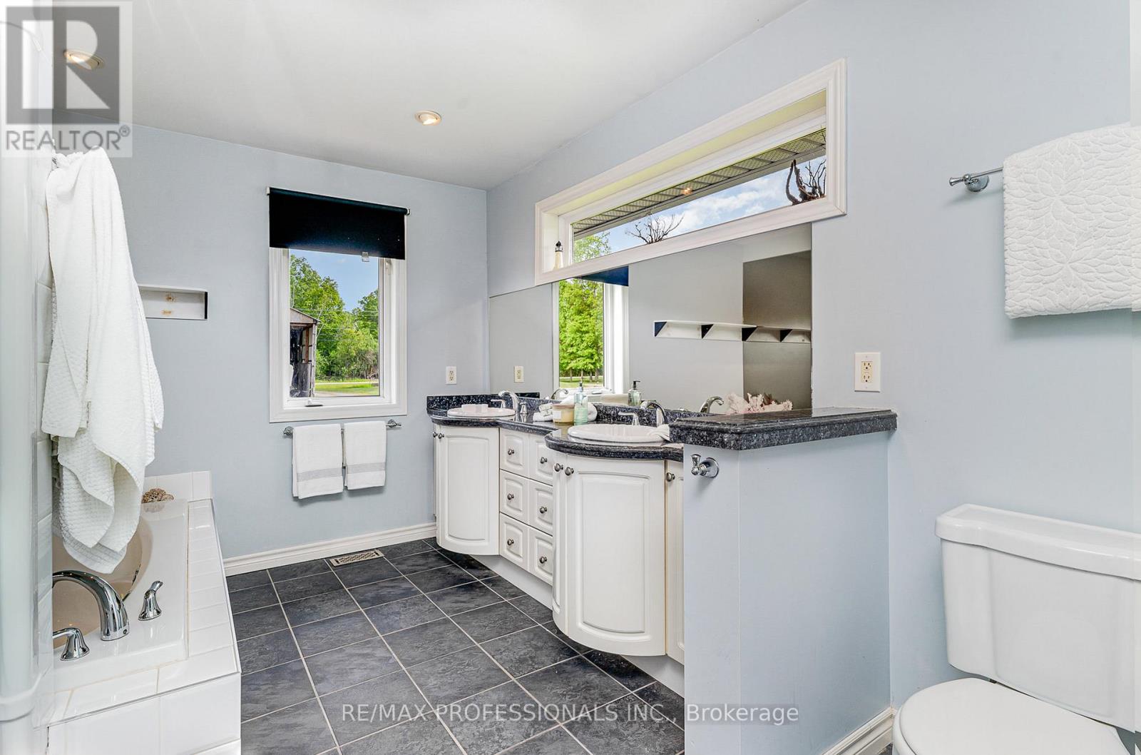 1961 Townline Road, Fort Erie, Ontario  L0S 1S0 - Photo 16 - X12182311